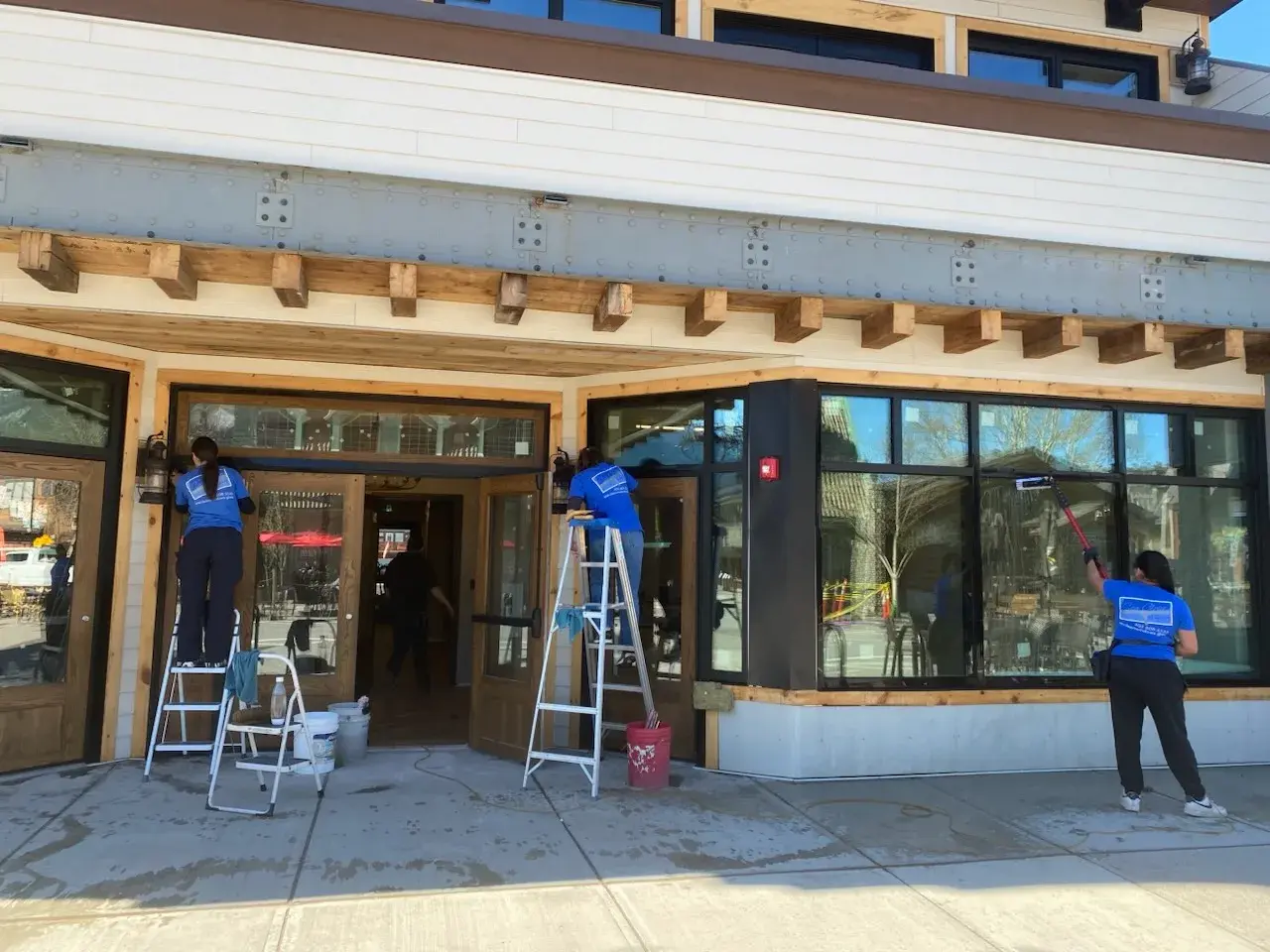 Commercial Storefront Window Cleaning Calgary - Restaurant Exterior